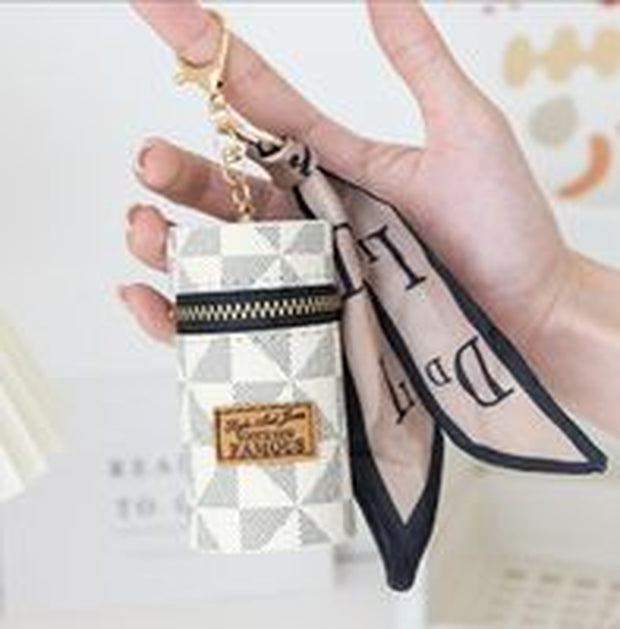 Designer Keychain Letter Key Lipstick Keychains Fashion PU Leather Purse Pendant Car Keyring Chain Charm Brown Flower Mini Bag Trinket Gift for Men Women