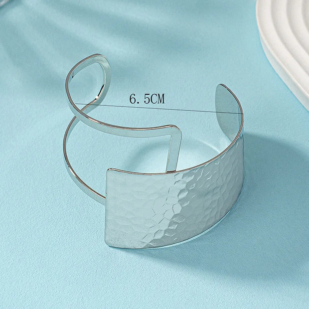 Geometric Heart Chunky Bangle – Bold and Stylish Statement Jewelry - Luxe Ladies Moda