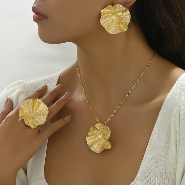 Vintage Gold Color Simple Europe and America Exaggerated Irregular Round Tassel Necklace Women's Party Jewelry Gift Accessories