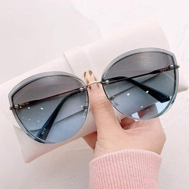 Fashion Cat Eyes Sunglasses Women Metal Female UV400 Vintage Ladies Stylish Design Oversized Square Sunglasses For Women - Luxe Ladies Moda