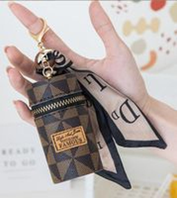 Designer Keychain Letter Key Lipstick Keychains Fashion PU Leather Purse Pendant Car Keyring Chain Charm Brown Flower Mini Bag Trinket Gift for Men Women